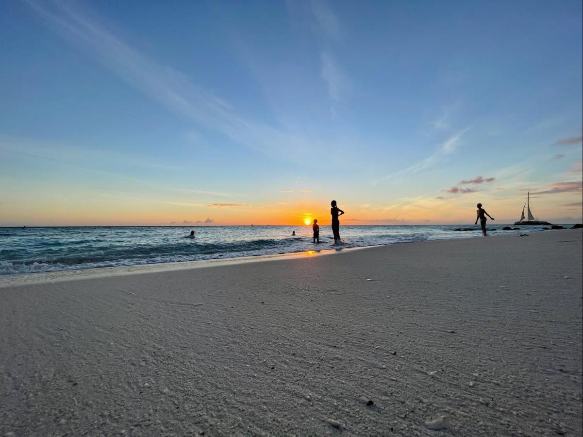 Luxury Ocean view Condo @ Aruba’s Palm Beach Esterno foto